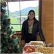 Profesor de inglés imparte clase a niños de todas las edades