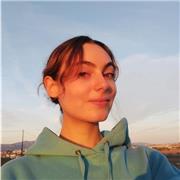 Graduada en Bioquímica y con una larga trayectoria dando clases de repaso a estudiantes todas las edades.