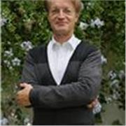 Diplômé de l'enseignement supérieur, parfaite connaissance de la langue française