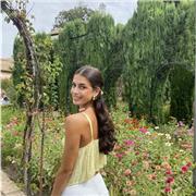 Profesora tanto de inglés como euskera, apta para todas las edades. Simpática y con ganas de ayudar.