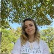 Deutsch-Tutorin mit Fokus auf Literaturwissenschaft und deutschsprachige Kultur.