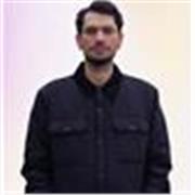 Me defino como un profesor de inglés comprometido, cercano y paciente, con más de 10 años de experiencia y amor por mi trabajo.