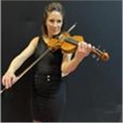 Diplomata al conservatorio per che vuole imparare lo studio del vìolino dai primi anni di approccio allo strumento, ai livelli da esami al conservatorio