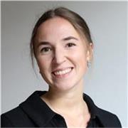 Soy profesora de inglés con un nivel C1 y me apasiona ayudar a las personas a comunicarse con confianza en situaciones reales