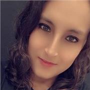 Una chica dinámica que le encanta los niños y la apasiona el baile .