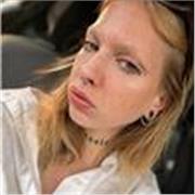 Femme de 26 ans douée en français et en anglais 