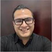 Maestro de apoyo escolar con clases online