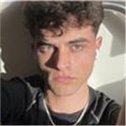Soy un chico interesado en enseñar y compartir mi conocimiento a gente que quiera llegar a aprender.