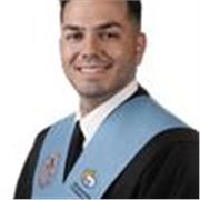 Profesor titulado en Estudios Ingleses con más de 5 años de experiencia trabajando en centros educativos y academias.