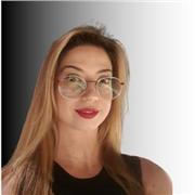Soy una profesional con más de 10 años de experiencia que combina pensamiento estratégico y sensibilidad creativa
