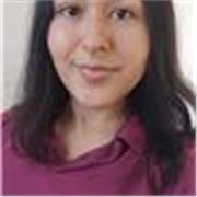 Profesora de historia del arte imparte clases a niños, jóvenes y adultos