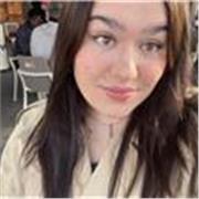 Soy una chica de 19 años, estudiante de Magisterio y apasionada por la enseñanza.Doy clases de inglés en Primaria y ESO 📚✨