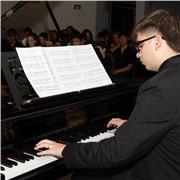 Alumno avanzado de Profesorado en Piano, Teoría de la música y Solfeo