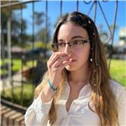 Profesora de lengua y literatura egresada del CNBA imparte clases para niveles primario, secundario y terciario