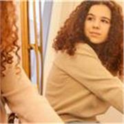 Studentessa universitaria offre lezioni di inglese per ragazzi
