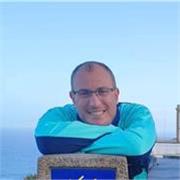 Laureato in Chimica e Tecnologie Farmaceutiche tiene lezioni di Chimica