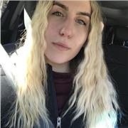 Studentessa impartisce lezioni di inglese a ragazzi delle elementari, medie e superiori. Ho esperienza e certificazione C1