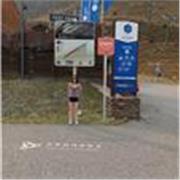 Maestra titulada en educación primaria con mención en educación física y experiencia en colegios públicos.