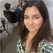 Profesora básica, psicóloga clínica, con amplia experiencia en trabajo con niños y jóvenes .