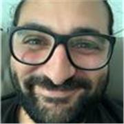 Insegnante di biologia impartisce lezioni per ragazzi del liceo e istituti professionali