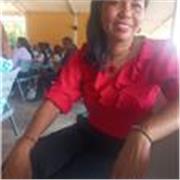 Profesora en Educación Integral. Con más de 25 años en el área. Apasionada en enseñar a los más pequeños de la casa a aprender