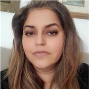 Impartisce lezione Italiano per stranieri