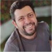 Professor mestre em matemática pela UFSCar dando aulas a mais de 20 anos