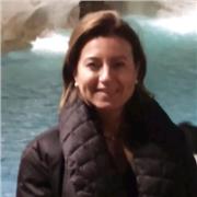 Grado y posgrado en universidades inglesas. Teacher assistant en Haydon school, Hillingdon, Londres.