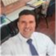 Profesor licenciado en idiomas, con amplia experiencia como docente en colegios bilingues y en clases privadas