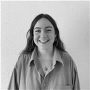 Comunicadora audiovisual y escritora, con experiencia en redacción, copywriting y con un poemario publicado.