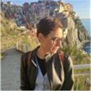 Laureata in Conservazione dei beni culturali e in Scienze dell'educazione impartisce lezioni di lett. Italiana, storia dell'arte
