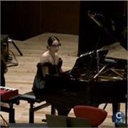 Laureata in pianoforte e tastiere pop-rock, offro lezioni private in presenza
