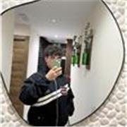 Un joven que se le da bien las ciencias en general y sabe cómo atacarlas para sacar buenas notas en primaria y la ESO