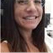 Profesora de Inglés dicta clases de speaking dirigida a adultos