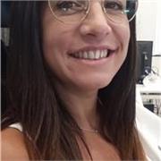 Profesora de Inglés dicta clases de speaking dirigida a adultos