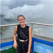 Élève ingénieure bilingue en anglais enseignant à Toulouse