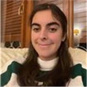 Studentessa del liceo competente in tutte le materie al livello scolastico
