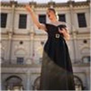 Hola! Mi nombre es Carmen Vicente y ofrezco clases particulares de canto lírico y moderno para todas las edades