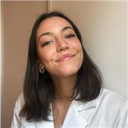 Studentessa laureata impartisce lezioni presenziali e/o remoto