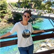 Profesora en Pedagogía y Filosofía da clase a jovenes y adultos