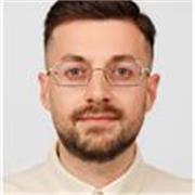 Laureato in lingua spagnola presso  L'Orientale  di Napoli offre lezioni di SPAGNOLO a ragazzi di ogni età, adattandole alle loro esigenze