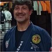 Istruttore di ju-jitsu riconosciuto W.I.JJ.K.O e FIJLKAM offre lezioni private e di gruppo di difesa personale