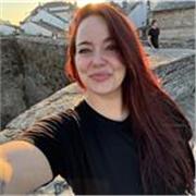 Profe con habilidad en escucha activa y transmitir positividad y filosofía ética y estoica, enseñar seguridad y positividad.