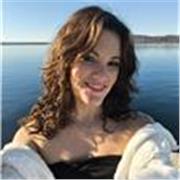 Ragazza madrelingua spagnola impartisce lezioni di spagnolo