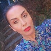 Sono B lingua inglese e arabo e faccio già l'insegnante. Sono laureata in architettura interna