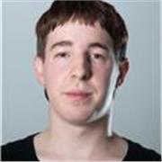 Profesor de historia imparte clases a niños de todas las edades