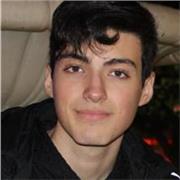 Estudiante de historia en la UA que imparte clases tanto de historia, primaria e informática