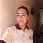 Hola, mi nombre es Valentina soy profesora de matemáticas en nivel secundario. También doy clases a niños de primaria