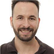 Profesor de guitarra apto para todos los niveles.