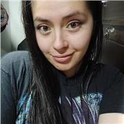 Profesora de Finanzas en énfasis de la importancia del manejo del dinero físico y electrónico, y en la vida cotidiana, como manejar sus ingresos, egresos y inversiones